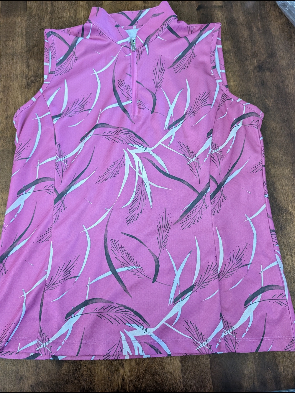 Izod Sleeveless Golf Top with Abstract Print